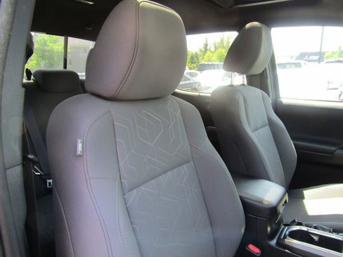 Used 2017 Toyota Tacoma TRD Sport w/ Premium & Technology Package image 16