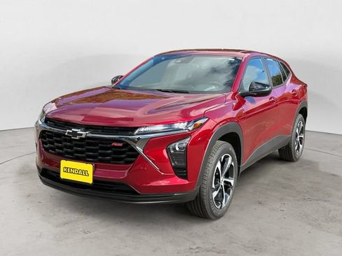 Used 2025 Chevrolet Trax RS FWD image 1