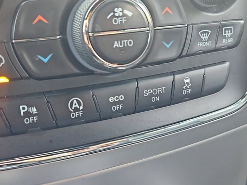 Used 2018 Jeep Grand Cherokee Limited AWD/4WD image 23