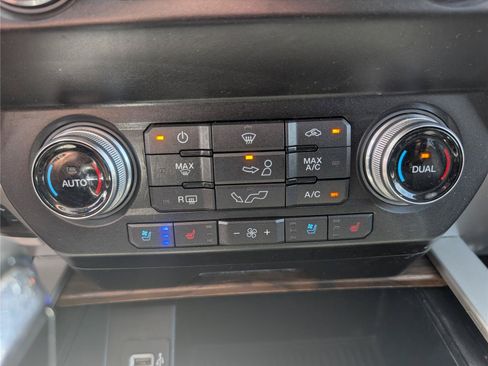Used 2019 Ford F150 Lariat w/ Equipment Group 502A Luxury AWD/4WD image 29