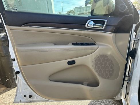 Used 2016 Jeep Grand Cherokee Overland image 7