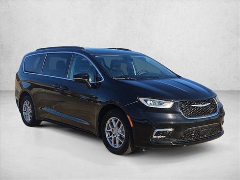 Used 2022 Chrysler Pacifica Touring-L image 3