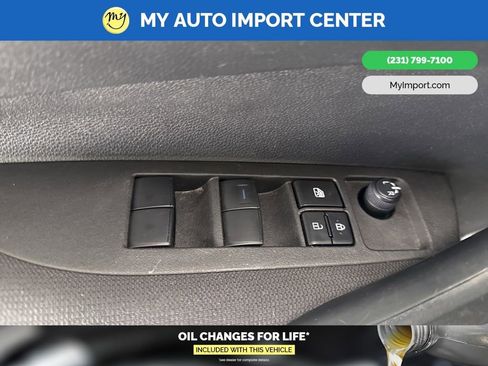 Used 2021 Toyota Corolla LE w/ Carpet Mat Package (TMS) image 11