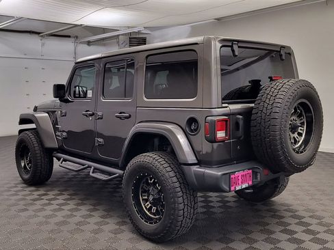 Used 2018 Jeep Wrangler Unlimited Sahara AWD/4WD image 3