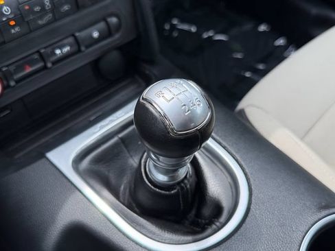 Used 2019 Ford Mustang Convertible RWD image 22