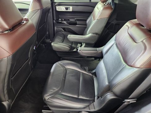 Used 2023 Ford Explorer Platinum w/ Technology Package AWD/4WD image 14