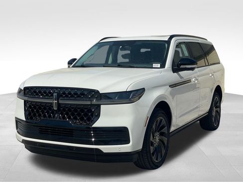 New 2026 Lincoln Navigator Reserve w/ Jet Appearance Package AWD/4WD image 1