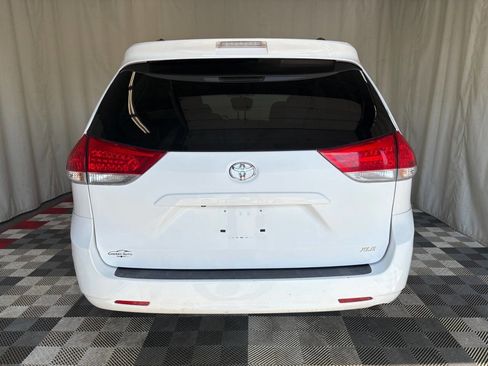 Used 2011 Toyota Sienna XLE image 7