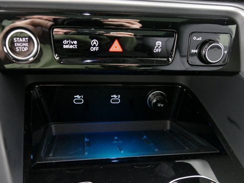 Used 2025 Audi Q5 Premium Plus w/ Premium Plus AWD/4WD image 19