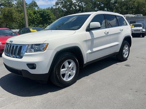 Used 2012 Jeep Grand Cherokee Laredo w/ Laredo E Group AWD/4WD image 3