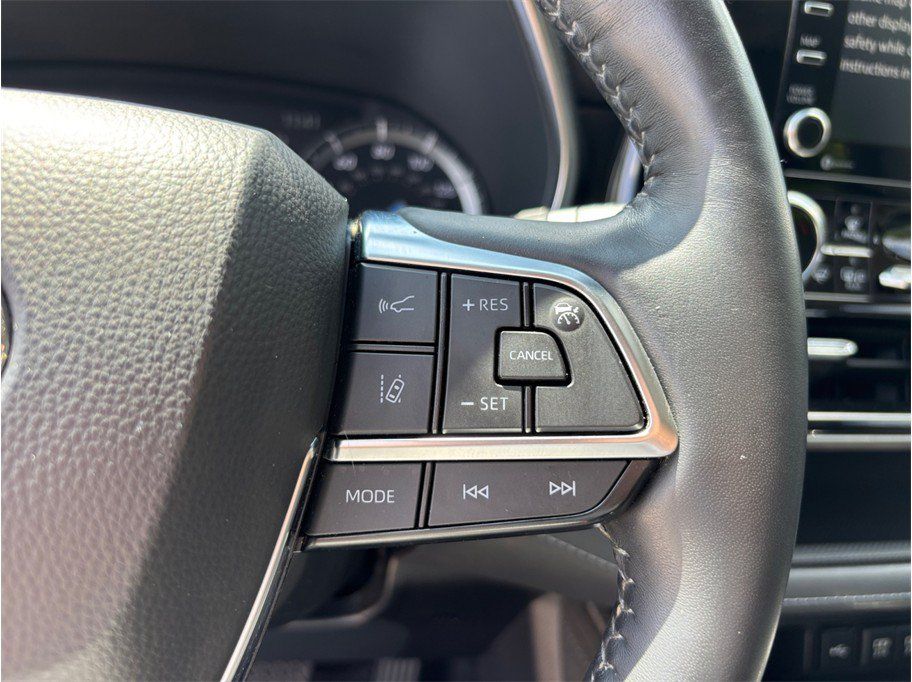 Used 2021 Toyota Highlander Limited FWD image 28