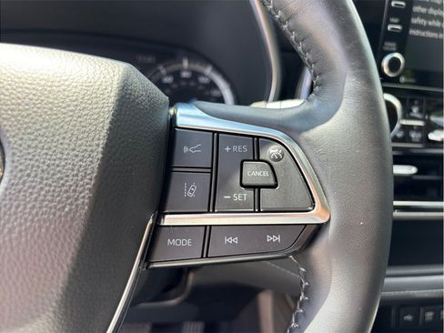 Used 2021 Toyota Highlander Limited FWD image 28
