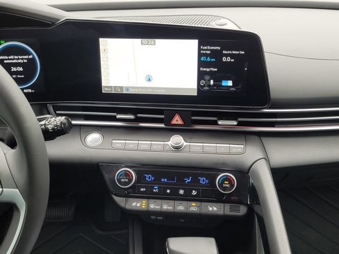 Used 2025 Hyundai Elantra Limited FWD image 12