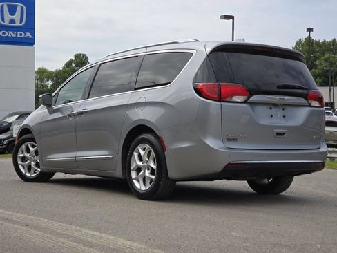 Used 2020 Chrysler Pacifica Limited FWD image 18