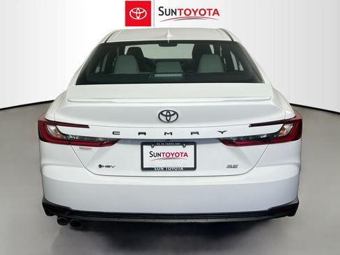 Used 2025 Toyota Camry SE w/ Convenience Package FWD image 5