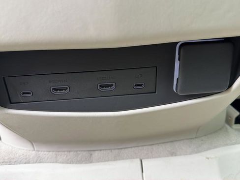 Certified 2025 Cadillac Escalade ESV Premium Luxury Platinum w/ LPO, Floor Liner Package AWD/4WD image 31