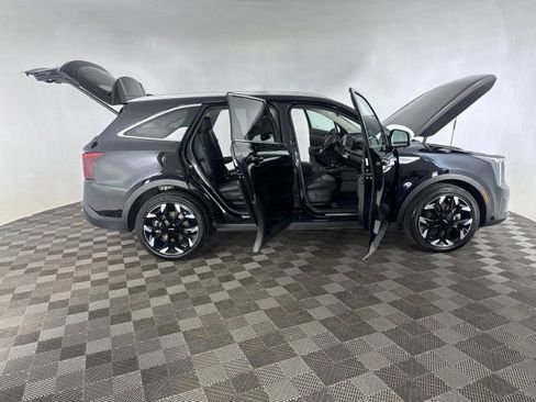 Certified 2025 Kia Sorento SX FWD image 15