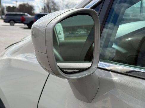 Used 2017 Chrysler Pacifica Touring-L Plus image 41