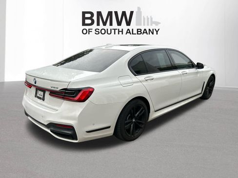 Used 2022 BMW 740i xDrive w/ M Sport Package AWD/4WD image 5