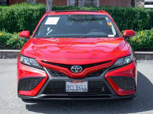 Used 2022 Toyota Camry SE FWD image 3