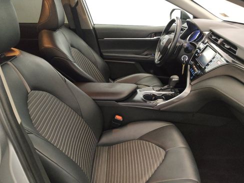 Used 2020 Toyota Camry SE image 21
