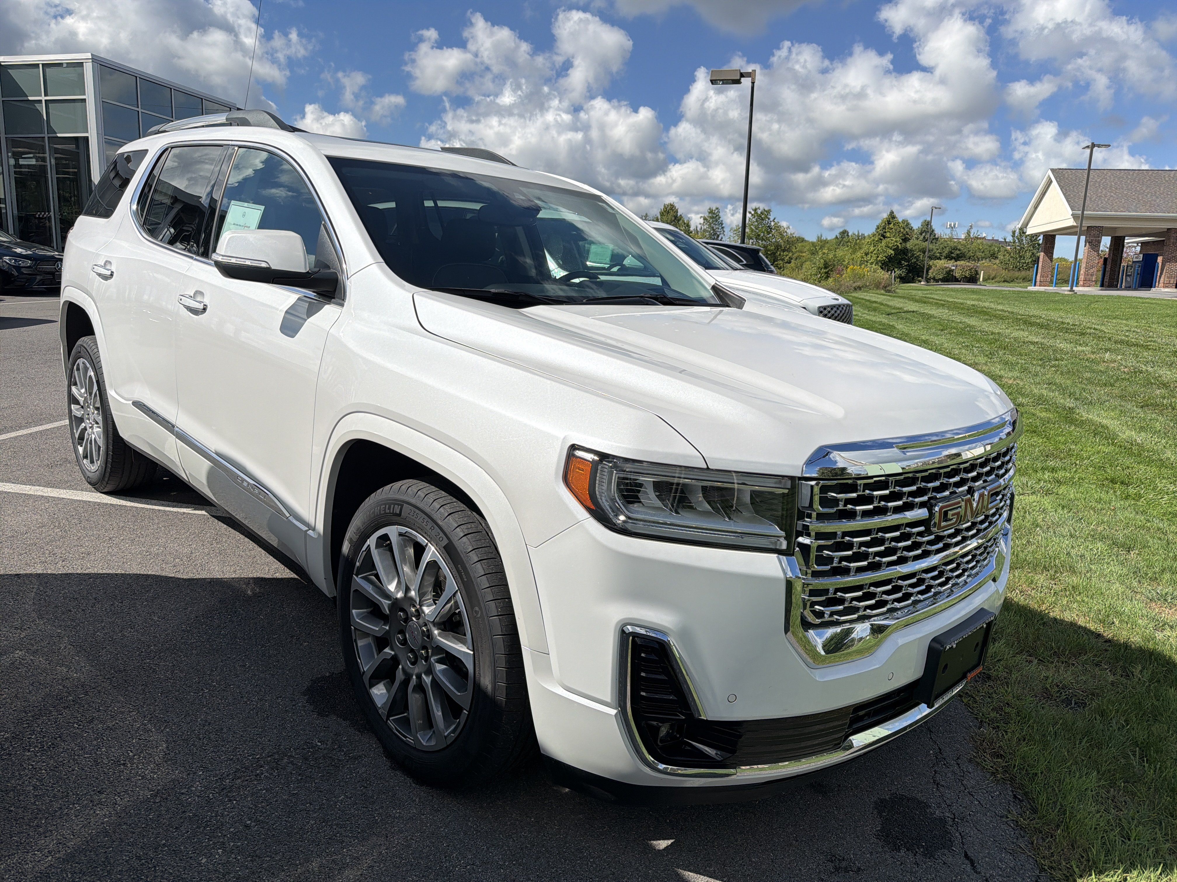Used 2023 GMC Acadia Denali w/ Trailering Package AWD/4WD image 2