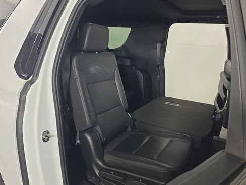 Certified 2023 Chevrolet Suburban Z71 w/ Luxury Package AWD/4WD image 32