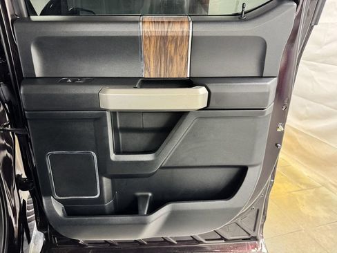 Used 2019 Ford F150 Lariat w/ Equipment Group 502A Luxury AWD/4WD image 15