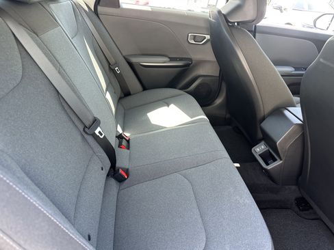 Used 2025 Kia K4 LXS image 8