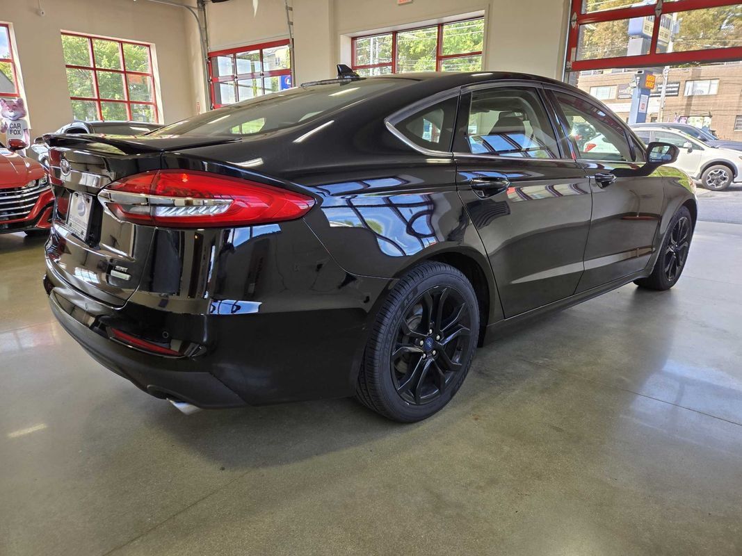 Used 2020 Ford Fusion SE w/ Equipment Group 151A FWD image 7