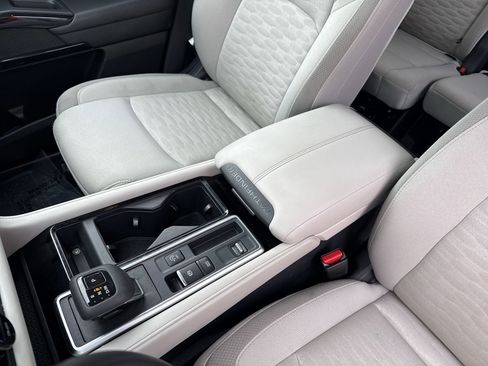 Used 2025 Nissan Pathfinder SV FWD image 22