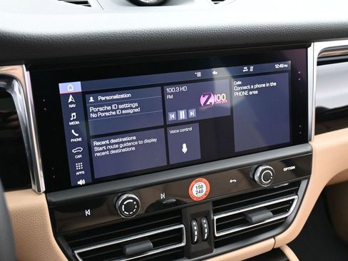 Certified 2025 Porsche Macan image 21