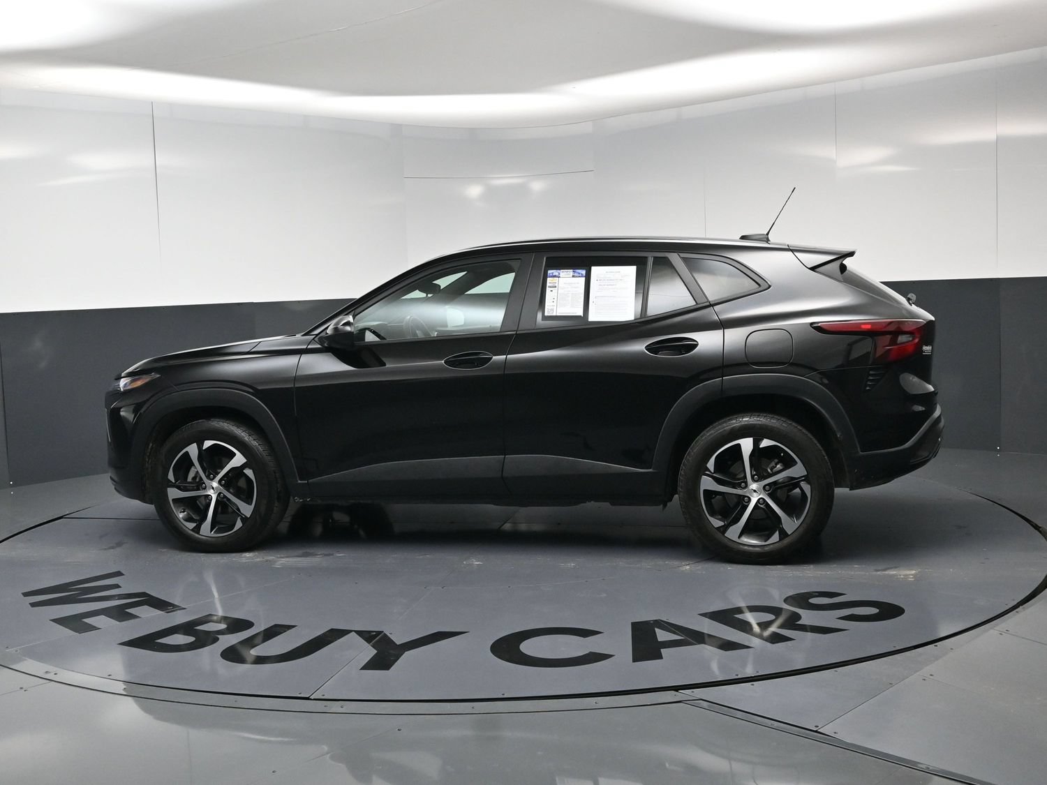 Used 2025 Chevrolet Trax RS FWD image 6