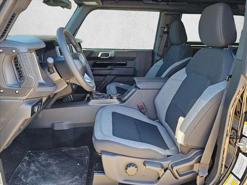 New 2025 Ford Bronco image 4