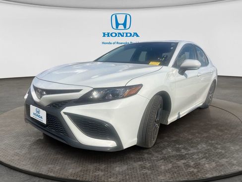 Used 2024 Toyota Camry SE FWD image 1