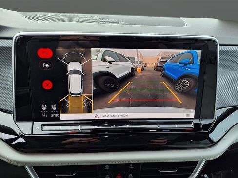 Used 2025 Volkswagen Atlas Cross Sport SEL Premium R-Line image 31