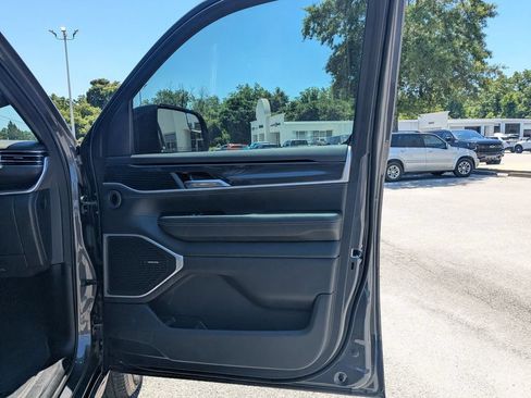 Used 2024 Jeep Wagoneer 4WD image 30