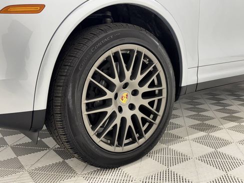 Used 2017 Porsche Cayenne Platinum Edition image 8