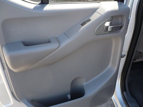Used 2019 Nissan Frontier SV AWD/4WD image 16