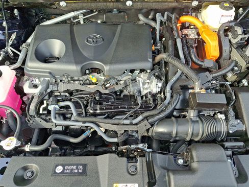 Used 2025 Toyota RAV4 XLE image 28