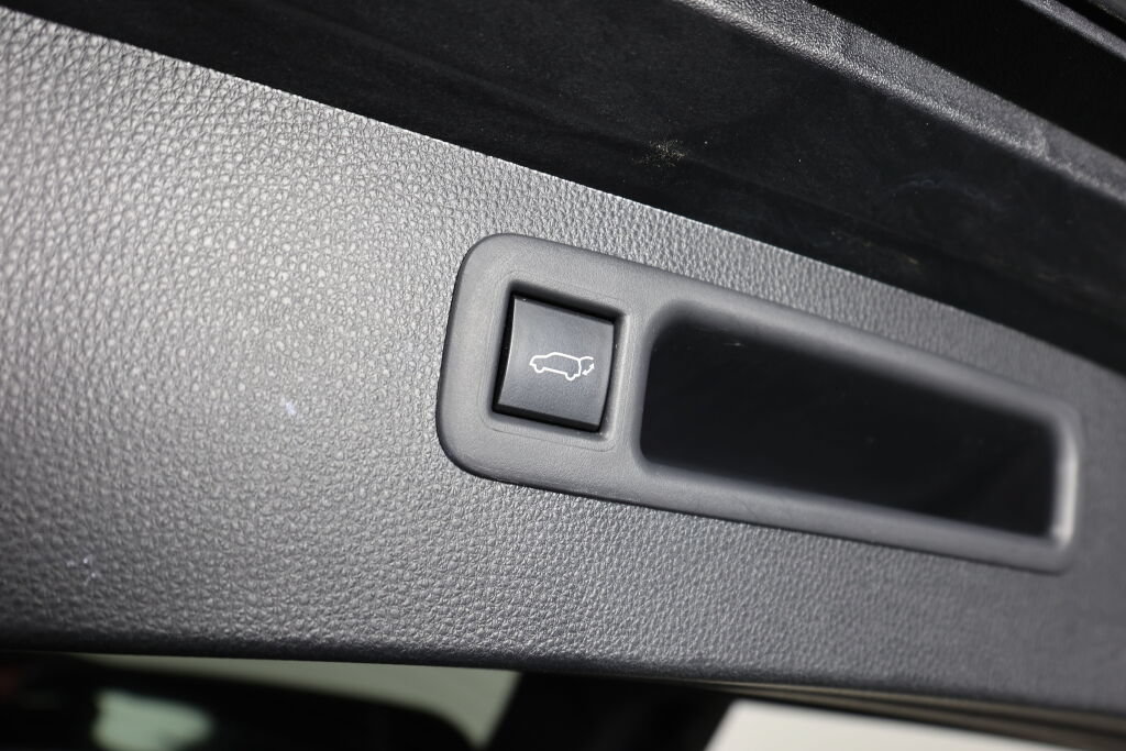 Used 2023 Toyota Highlander XLE AWD/4WD image 20