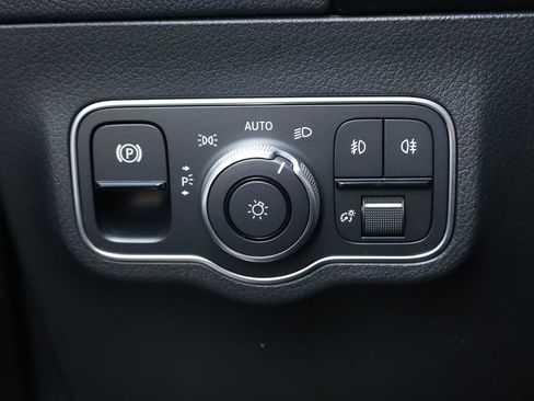 Used 2023 Mercedes-Benz GLA 250 4MATIC w/ Premium Package image 33