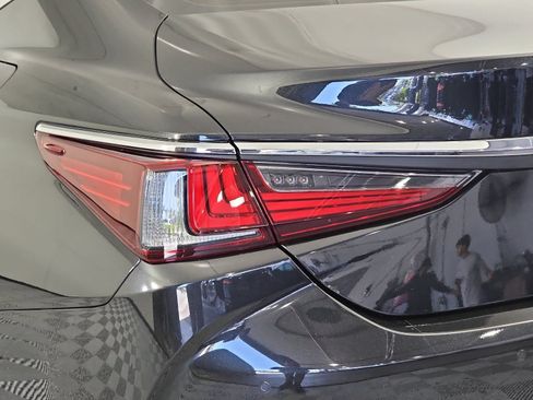 Used 2025 Lexus ES 350 w/ Premium Package FWD image 31