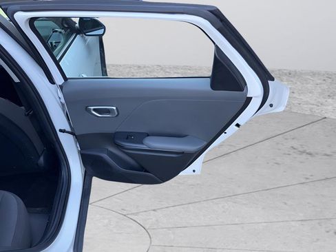 Used 2025 Kia K4 FWD image 39