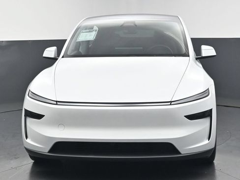 Used 2026 Tesla Model Y AWD image 6