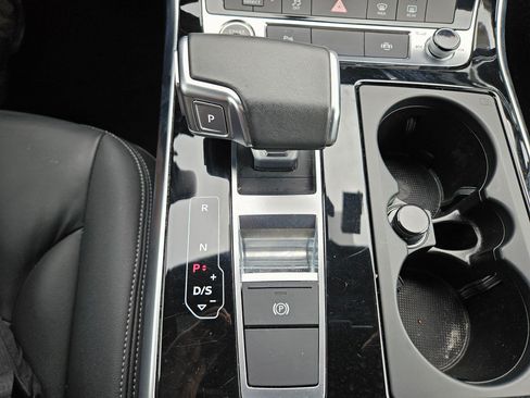 Used 2025 Audi Q7 3.0T Premium Plus AWD/4WD image 28