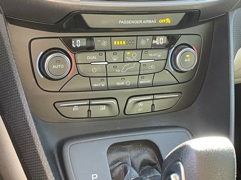 Used 2020 Ford Transit Connect XLT image 20