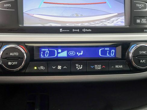 Used 2019 Toyota Highlander SE AWD/4WD image 12