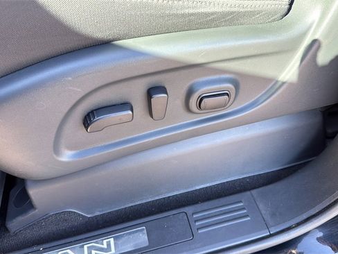 Used 2024 Nissan Titan SV w/ SV Convenience Package image 12