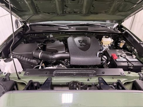 Used 2022 Toyota Tacoma TRD Off-Road image 25